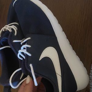 Nike roshe one women's shoes